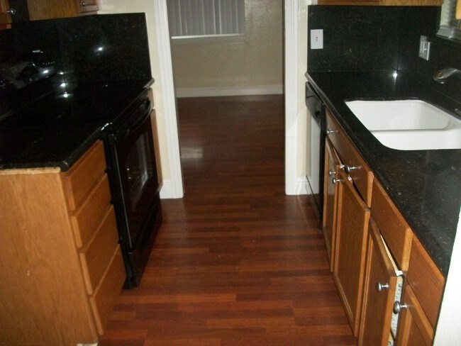 Foto del edificio - 800 Meadowlark Dr
