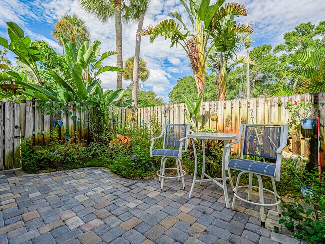 Building Photo - 1001 Royal Palm Blvd