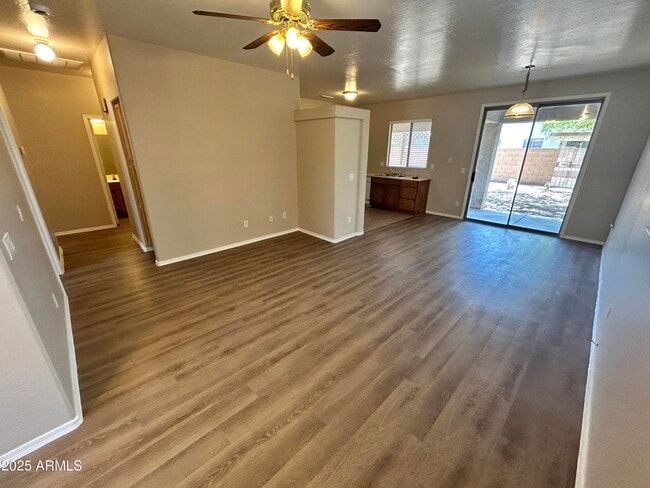 Building Photo - 11191 W Palm Ln