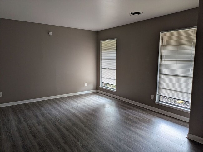 Building Photo - 6350 Arrowhead Dr