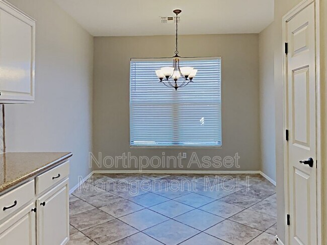 Building Photo - 11829 W Mohave St