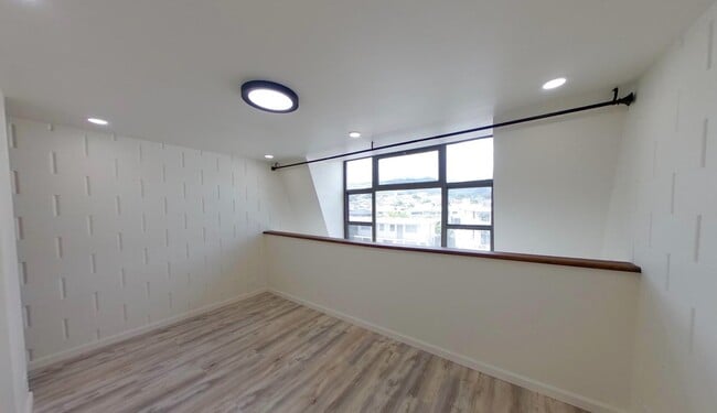 Foto del edificio - 2 Bed/1 Bath/1 Parking - Washer & Dryer in Unit -Close to Downtown Hon. - Near Busline