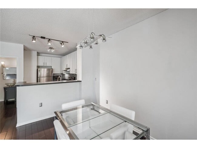 Building Photo - 675 N 1st St