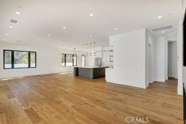 Foto del edificio - 5520 Woodlake Ave