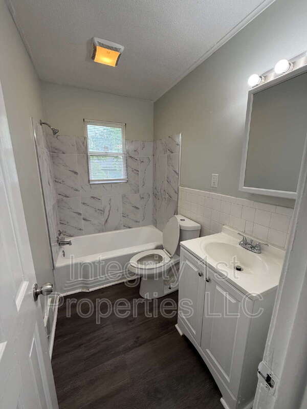 Foto del edificio - 5613 E 28th St