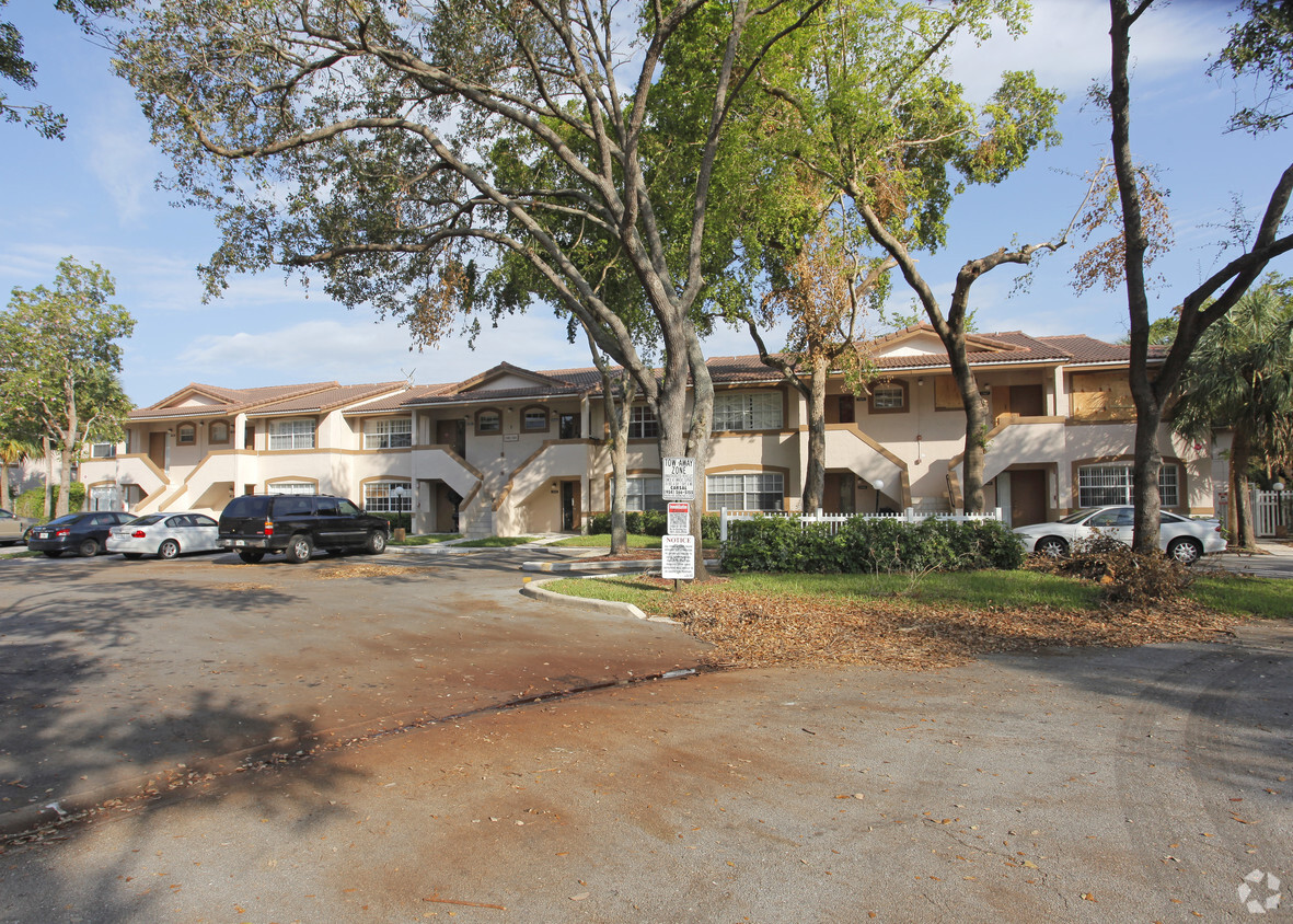 The Glenwood Gardens Apartments Coral Springs