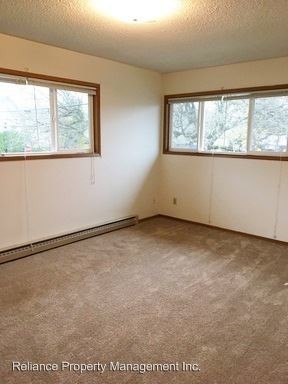 Building Photo - 2624 NE Weidler St