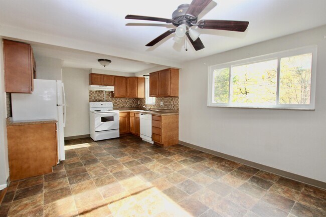 Building Photo - 177 Bale Dr