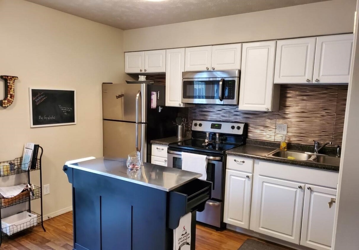 Primary Photo - 1905 Thurston Ave