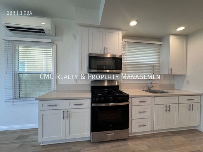 Building Photo - Large Remodeled Ocean View Unit