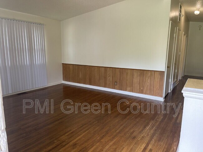 Foto del edificio - 5430 N Frankfort Pl