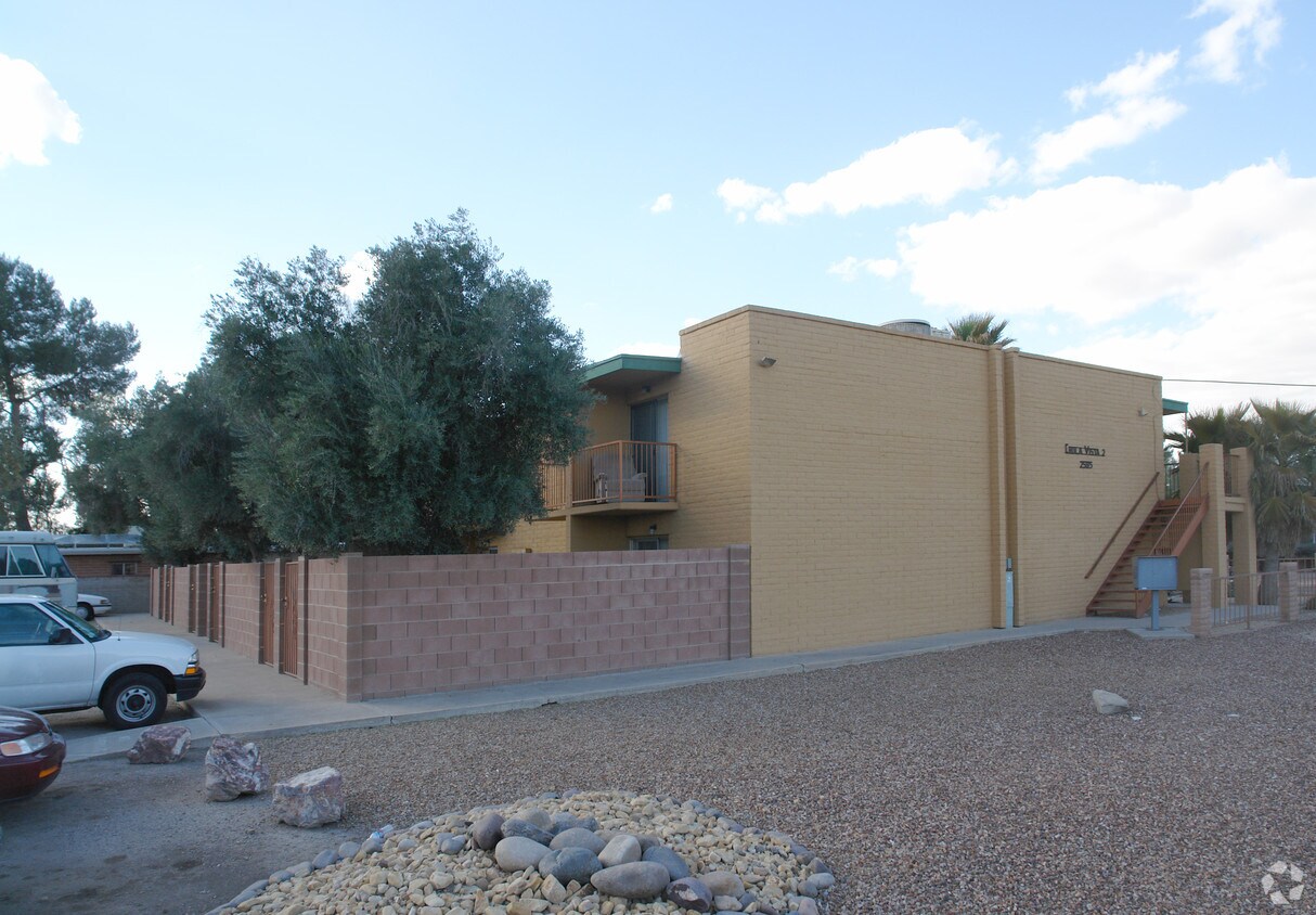 Foto del edificio - 2585 N Country Club Rd