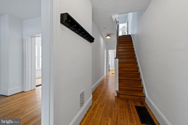 Building Photo - 128 W Mt Pleasant Ave