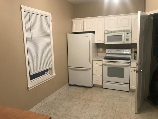 Building Photo - 2 bedroom in Melrose MA 02176