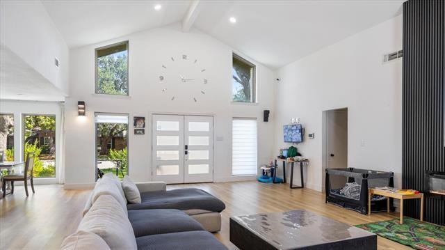 Foto del edificio - 7020 Quartermile Ln