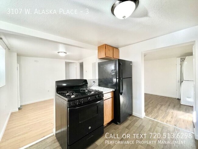 Building Photo - Garden Level Unit With PRIVATE FENCED IN Y...