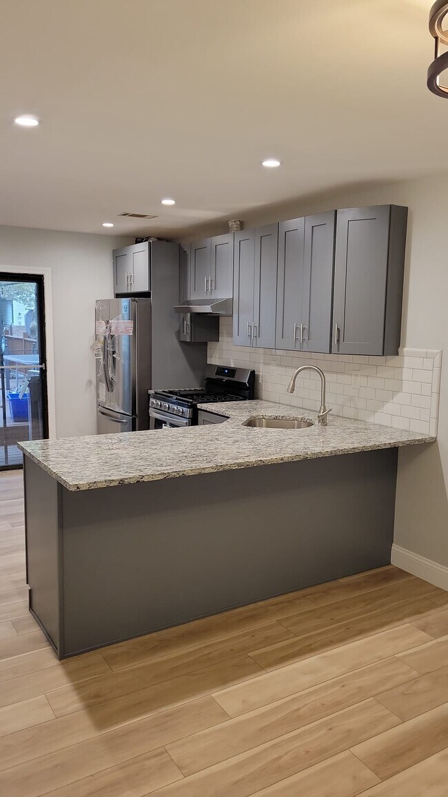 Foto del edificio - 1361 Thomas Ave