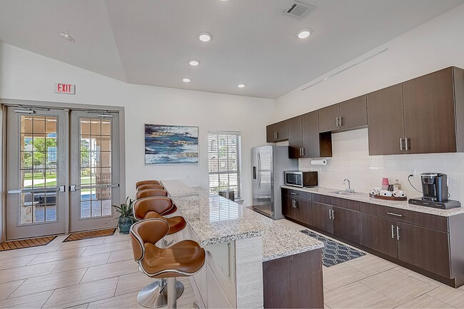 Building Photo - Capri Villas at the Lake