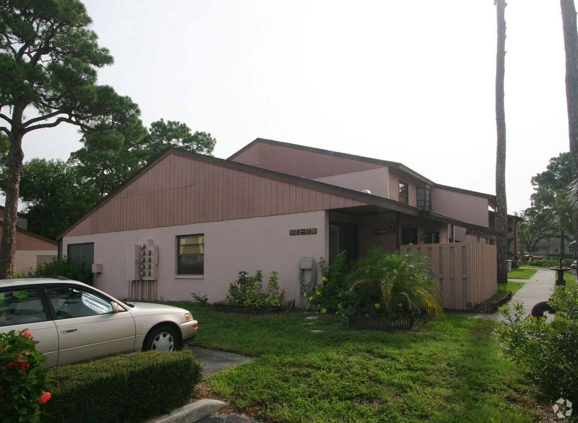 Primary Photo - 5783-5799 Summer Side Ln