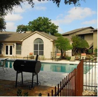 Building Photo - 1325 Tennis Dr