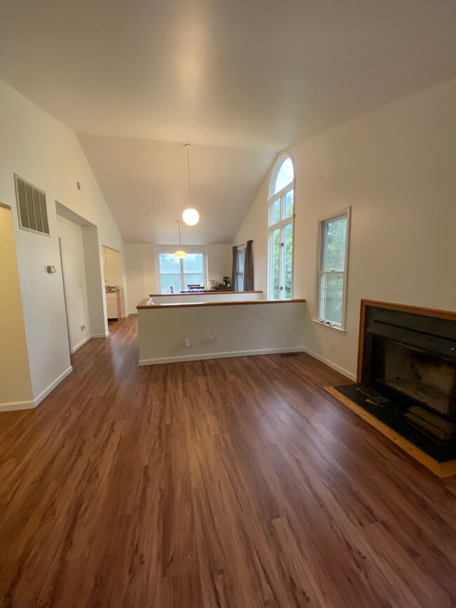 Building Photo - 313 Harper Dr