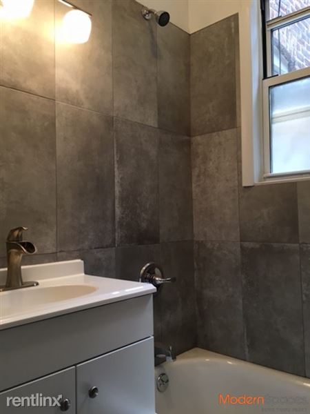 Foto principal - 3442 Crescent St