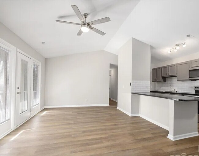 Foto del edificio - 6142 Meadow Rose Ln