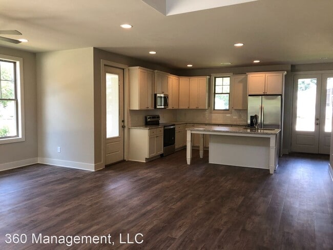 Building Photo - 5 br, 5.5 bath House - 566 Harper Avenue
