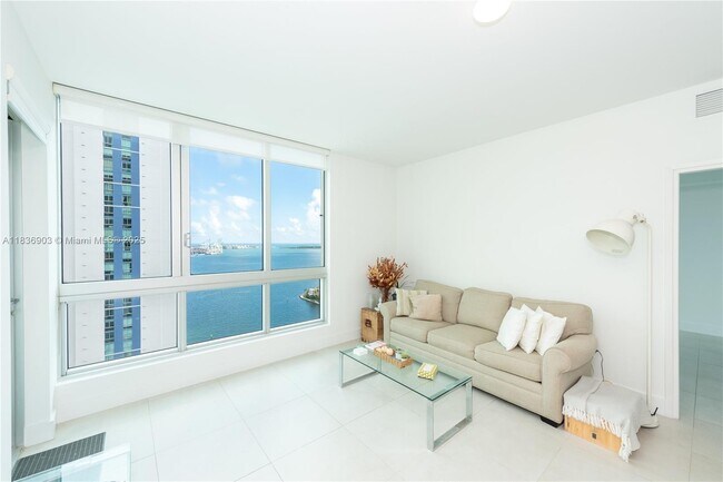 Foto del edificio - 300 S Biscayne Blvd