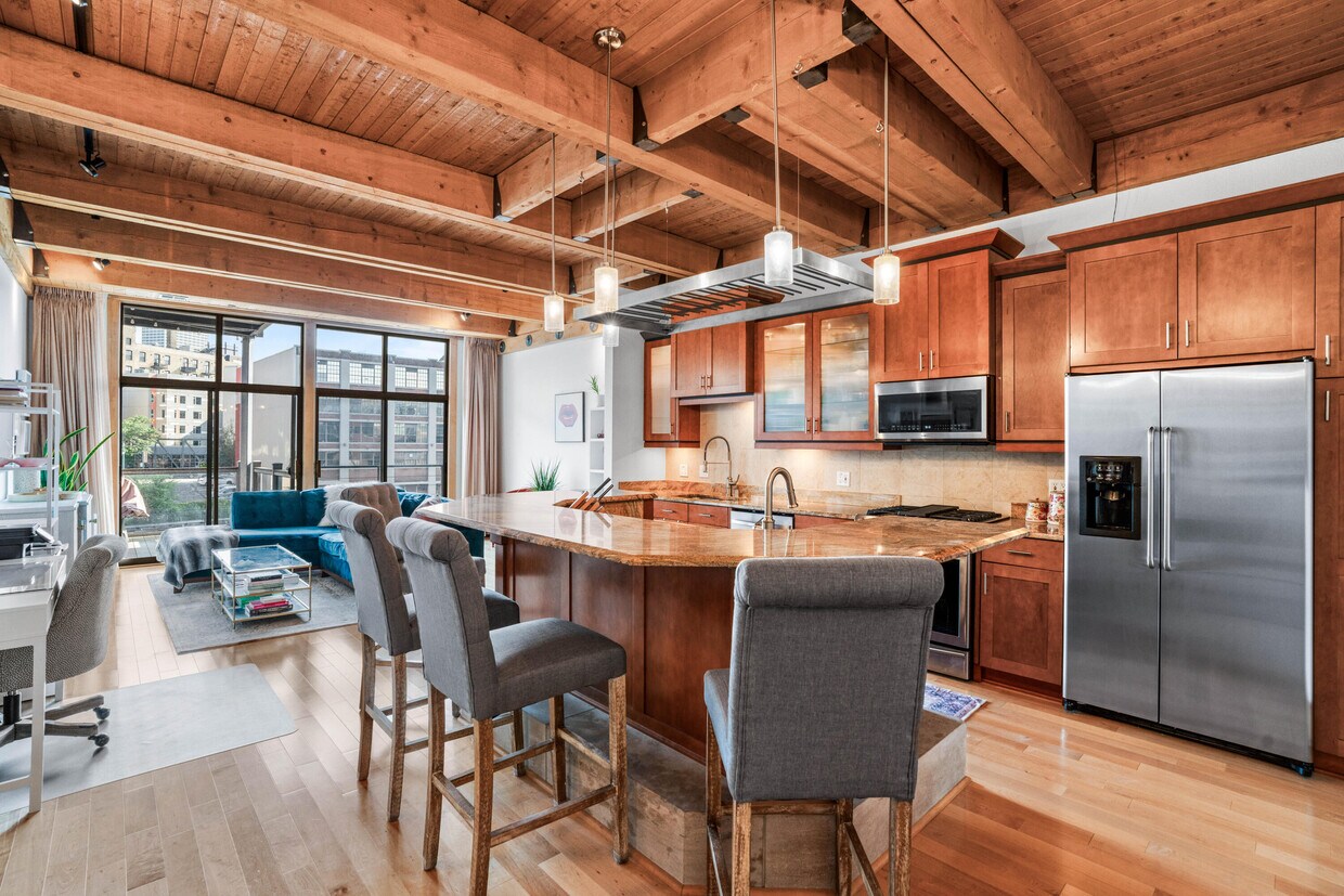 Foto principal - 130 S Water St