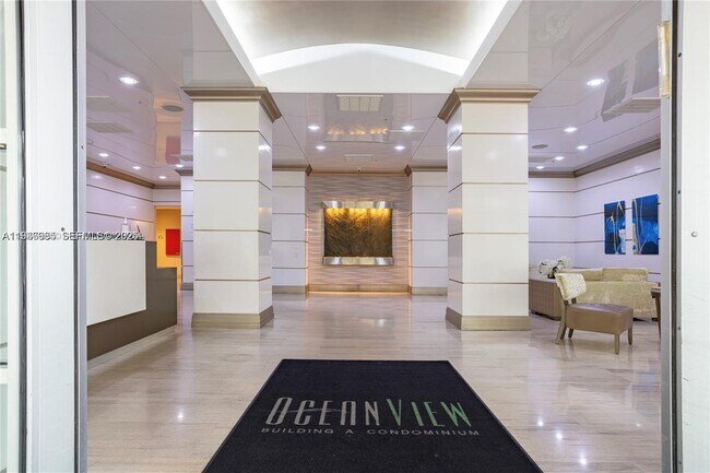 Foto del edificio - 19390 Collins Ave