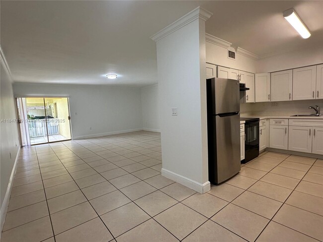 Building Photo - 2536 Van Buren St