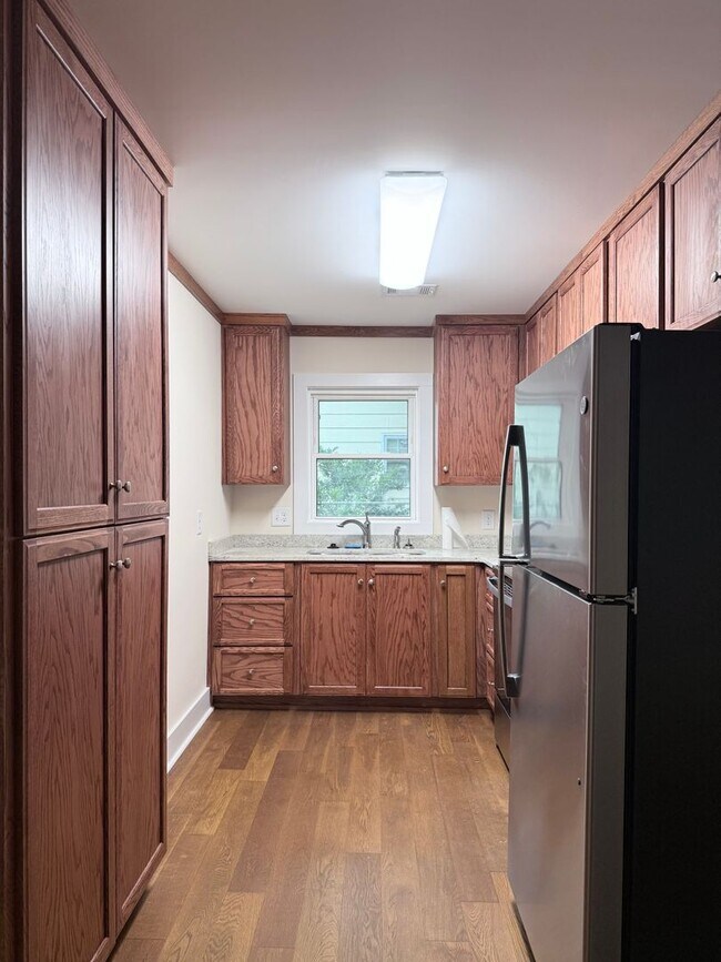 Building Photo - Beautifully Remodeled 3 Bedroom Home Just Minutes from Auburn University!