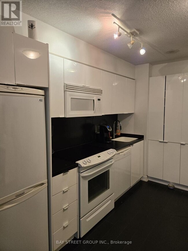 Building Photo - 15 Iceboat Terr