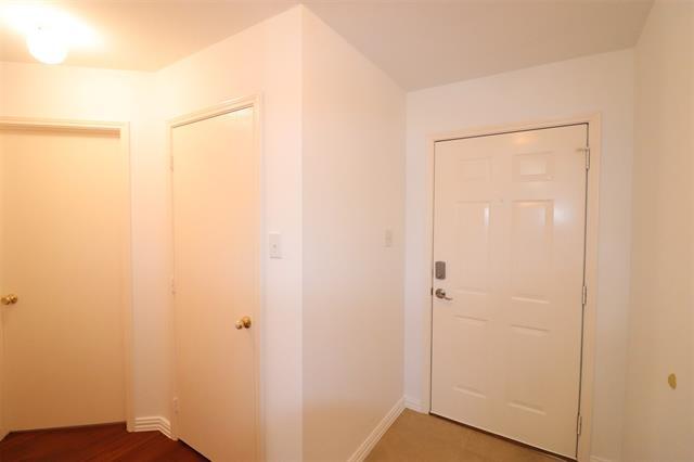 Foto del edificio - 413 Deer Park Dr