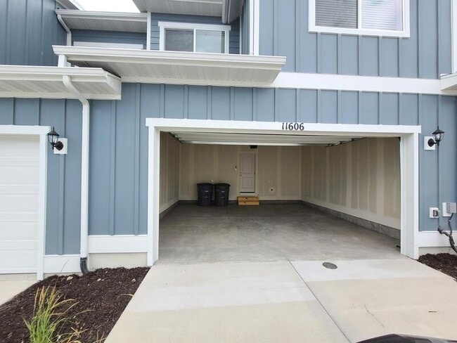Building Photo - 11606 S Old Cedar Dr