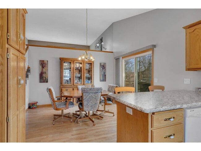 Building Photo - 304 7th Ave S