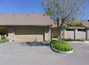 Building Photo - 425 Acacia St