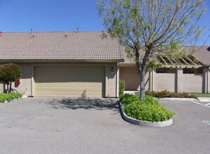 Building Photo - 425 Acacia St