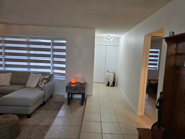 Foto del edificio - 939 Hibiscus Dr