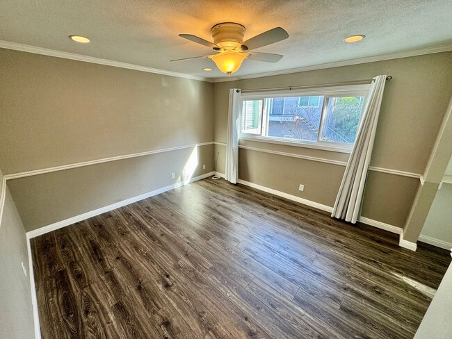 Foto del edificio - 2-Bedroom Condo in a Central Anaheim Location