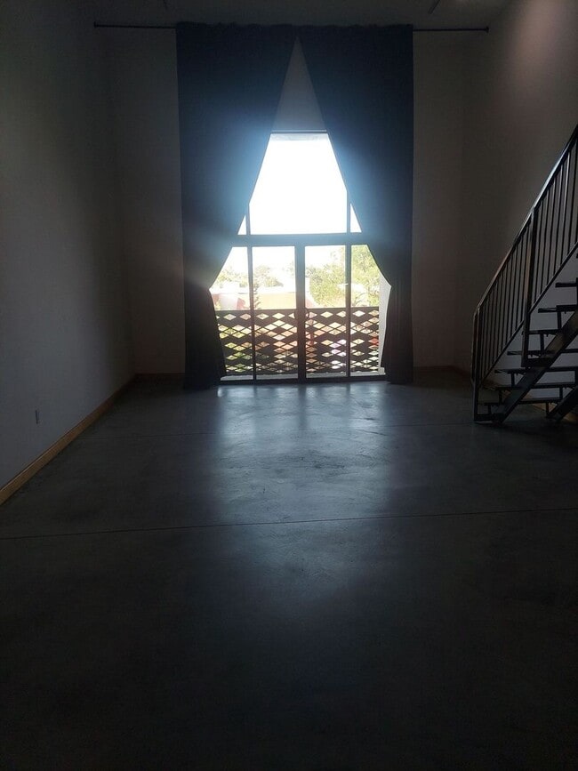 Foto del edificio - 515 W Main St