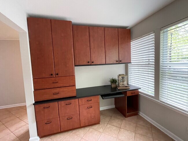 Great Room alcove with wonderful workspace - 1312 Hillbrow Ln