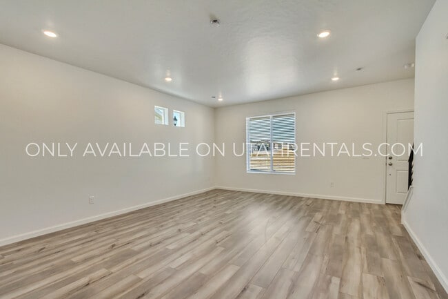 Building Photo - 238 N Colonnade Rd