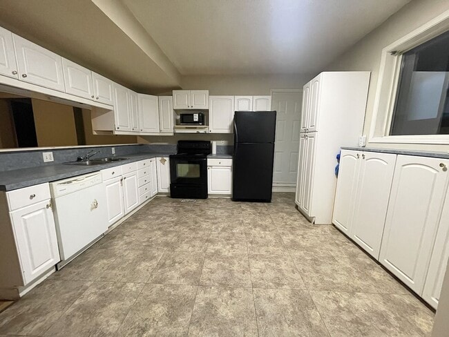 Photo du bâtiment - 4324 Bowness Rd