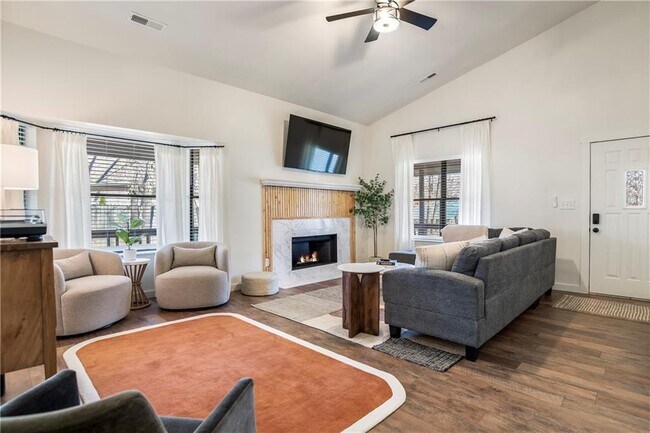 Building Photo - 5 Brecknock Dr