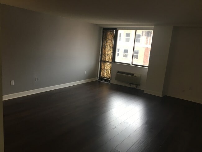 Building Photo - 1325 18th St NW