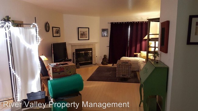 Building Photo - 2 br, 2 bath House - 5905 Gloria Dr. # 7