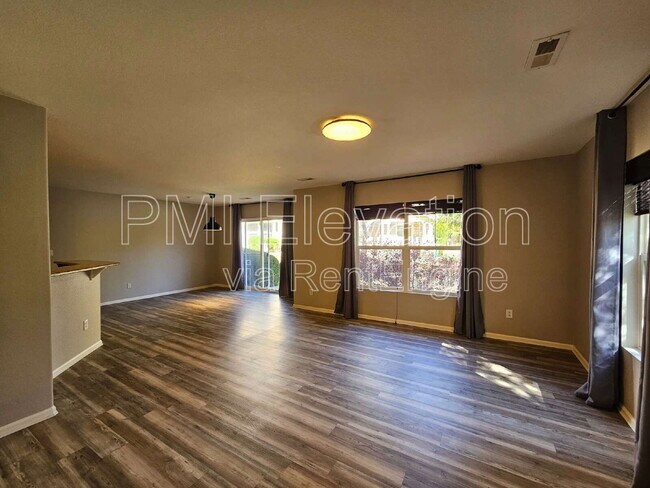 Foto del edificio - 12832 Mayfair Way