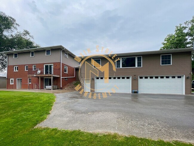 Foto del edificio - 4 Bed 2.5 Bath Single Family Home - On the...